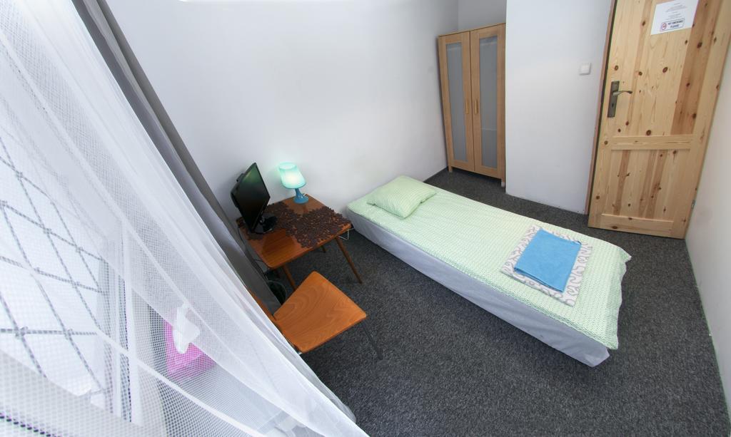 Wierzbno Hostel Varşovia Exterior foto