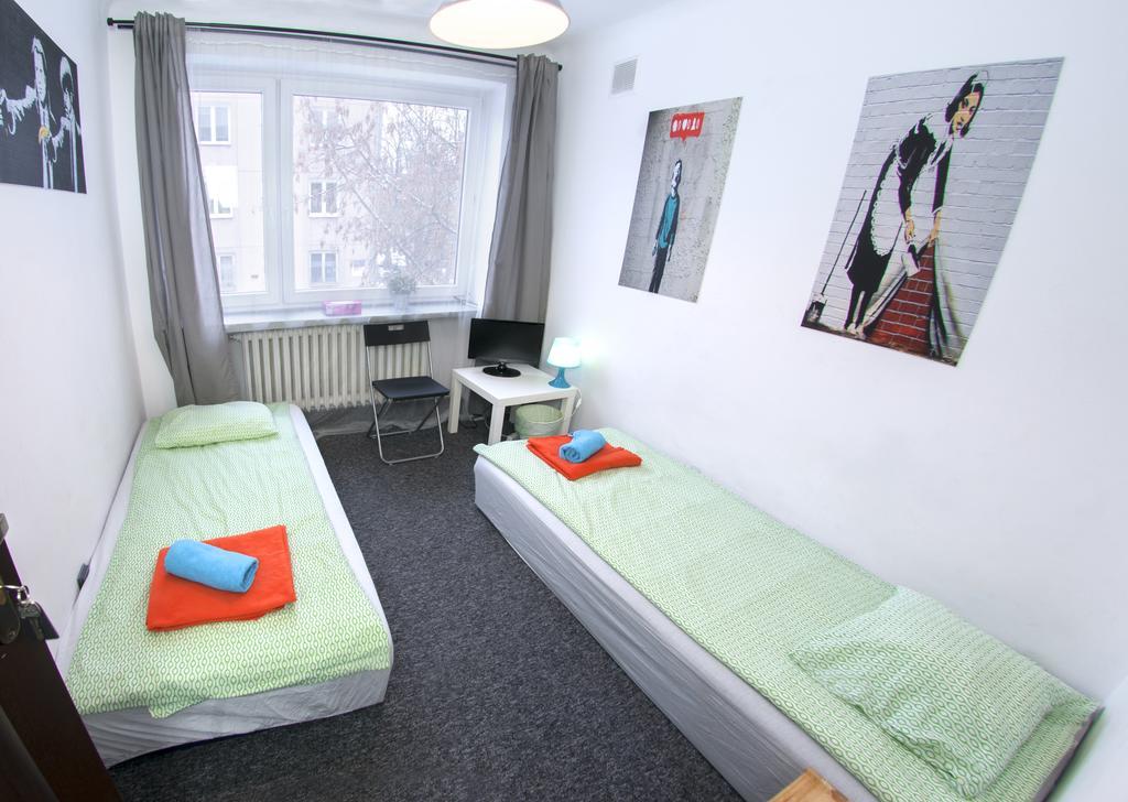 Wierzbno Hostel Varşovia Exterior foto
