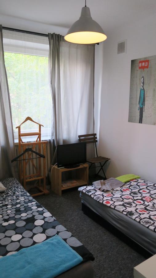 Wierzbno Hostel Varşovia Exterior foto