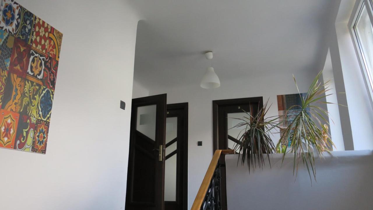 Wierzbno Hostel Varşovia Exterior foto