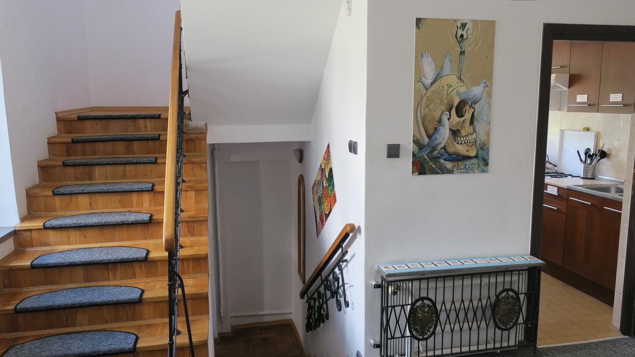 Wierzbno Hostel Varşovia Exterior foto