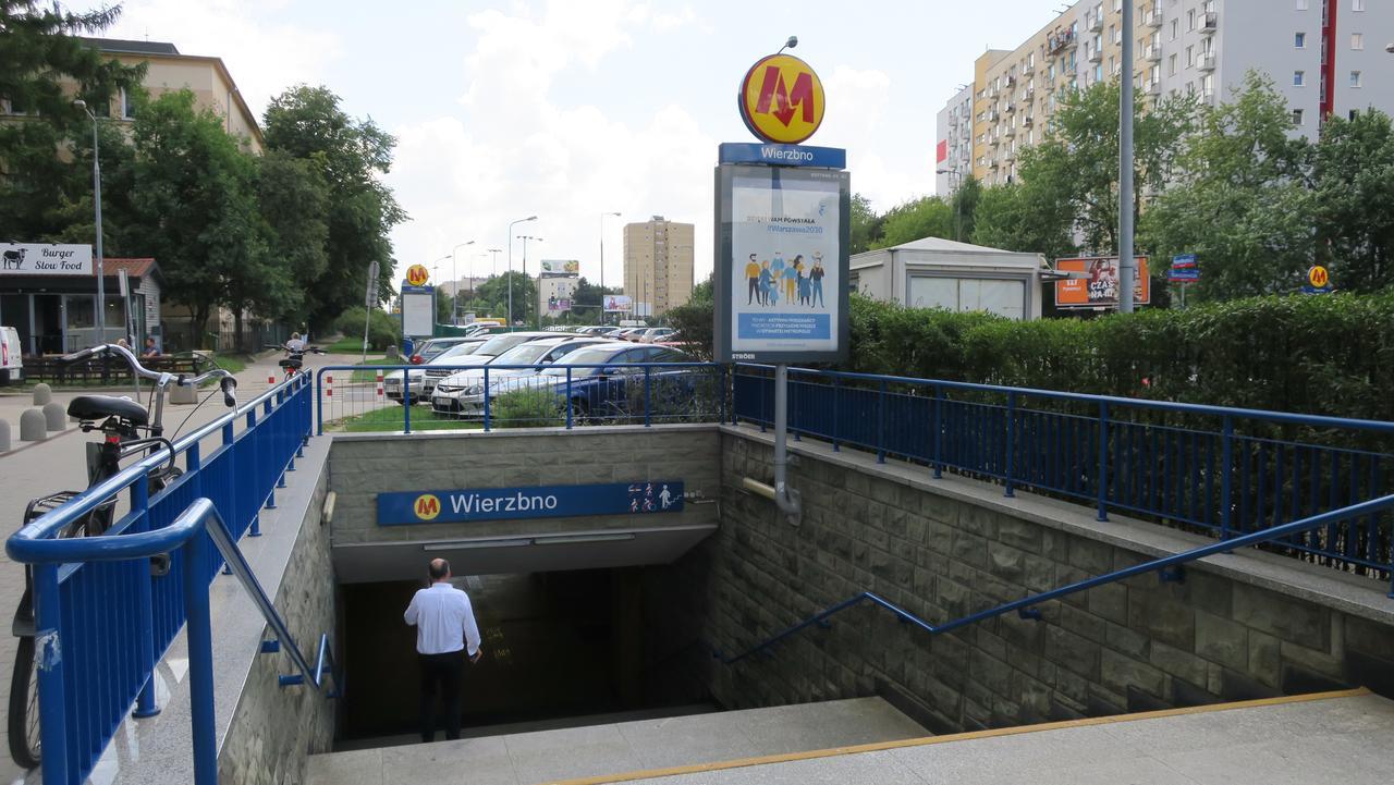 Wierzbno Hostel Varşovia Exterior foto